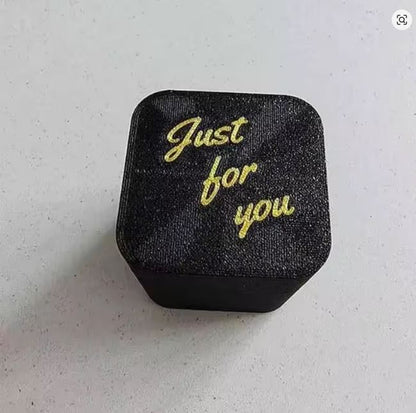 Pimasz Felugró Tréfa Doboz (Középső Ujj)